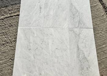 Płytka marmurowa Carrara Bianco 61x30,5x1 matowa