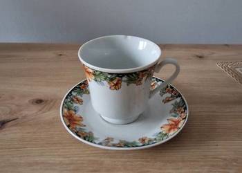 filiżanka ze talerzem biała kwiaty