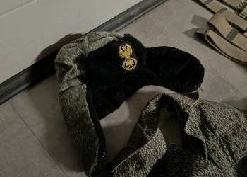 Radiostacja pas wojskowy mundur menaszka radiostacja