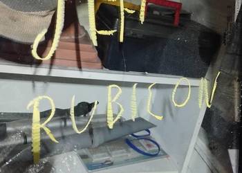 Szyba czołowa Jeep Rubicon Wrangler.