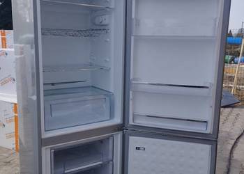 Duża srebrna lodówko zamrażarka