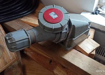 gniazdo wtykowe z wtyczka 5 bolcowe siła 400 volt