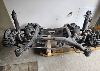 Kompletna belka tył audi Q7 4M