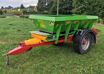 Rozsiewacz wapna rcw3 /piast /wapniarka