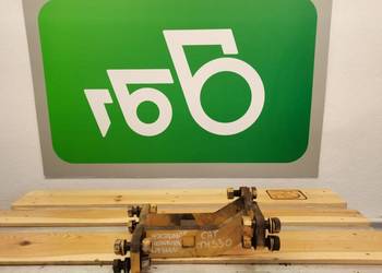 Mocowanie siłownika wysuwu CAT TH 330