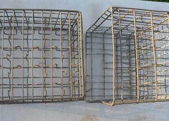Skrzynka, transporter z drutu na butelki z okresu PRL.