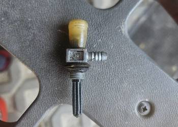 Oryginalny kranik paliwa peugeot 103 i nie tylko.