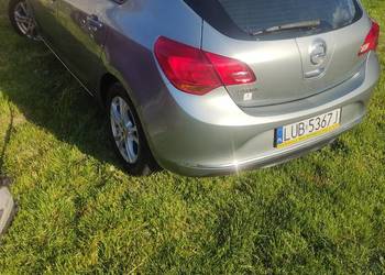 Opel Astra J 1,6 benzyna