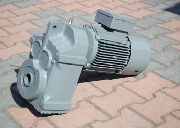 Motoreduktor dwubiegowy 0.6/2.4kw. 12/53obr./min. Motoreduktor dwubiegowy 0.6/2.4kw. 12/53obr./min.