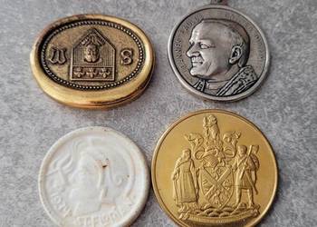 H90) zestaw dużych medalików  szt. 4