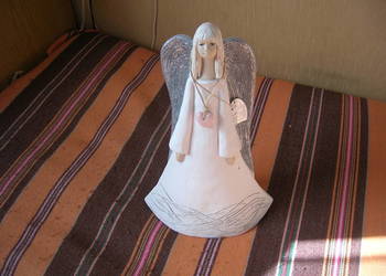 Figura dziewczyny anioła