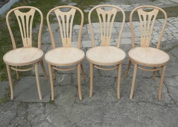 Stare krzesła gięte.