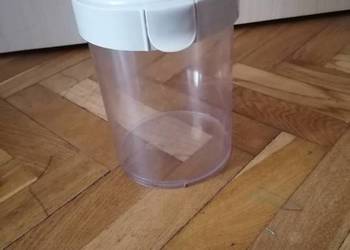 Pojemnik 2 L solidny