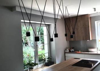 Lampa wisząca nad wyspę kuchenną , stół , nowoczesna