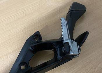 Kawasaki GTR 1400 Set tylni tylny Lewy podnóżek