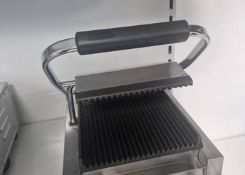 Poekspozycyjny grill kontaktowy pojedynczy ryflowany Hendi 263501