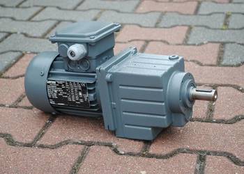 Motoreduktor kołnierzowy 0.25kw. 30,4obr./min. LENZE
