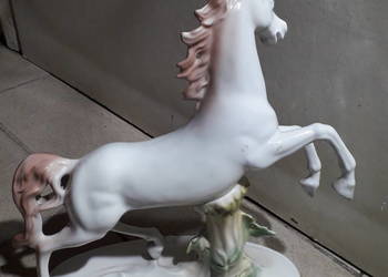 Figurka konia Arpo sygnowana