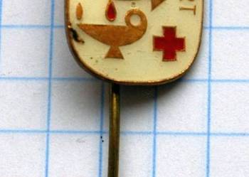 ODZNAKA NA SZPILCE Z CZERWONYM KRZYŻEM I NAPISEM VERADASERT ODZNAKA NA SZPILCE Z CZERWONYM KRZYŻEM I NAPISEM VERADASERT