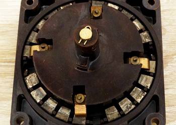 Przełącznik obrotowy 5 pozycyjny, 4 sekcyjny, 20 A bakelit RETRO PRL