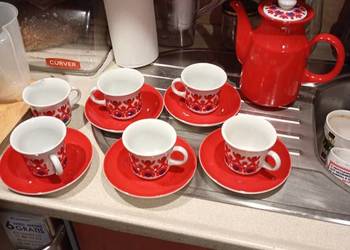 Sprzedam zestaw markowych filiżanek i dzbanek