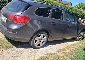 SPRZEDAM OPELA ASTRA J 1,4 TURBO