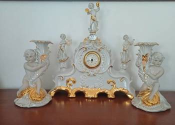 Porcelanowy zegar kominkowy z dwoma cherubinami
