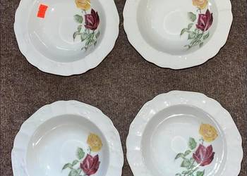 Miseczki z różami. 4 sztuk. Z różami.