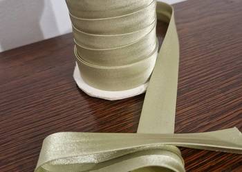 Lamówka skośna atłasowa jasna oliwka 22 mm /21,5 mb