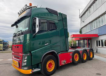 Ciagnik siodlowy 8x4 100 tonowy  do ciezkiego transportu Volvo