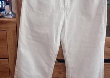 Białe jeansy petite szeroka nogawka