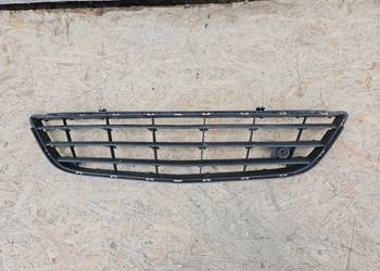 OPEL CORSA D KRATKA ŚRODKOWA ZDERZAKA PRZÓD 13179942