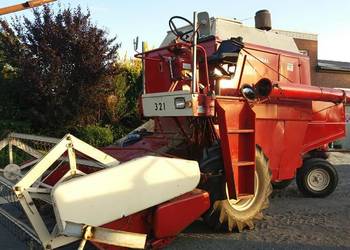 Kombajn zbożowy International Harvester 321