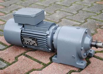 Motoreduktor 0.55kw. 70obr./min.. SEW. R40DT80K4BN1