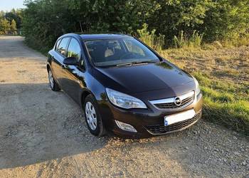 Opel Astra J brązowy 1.6 benzyna wersja bez turbiny