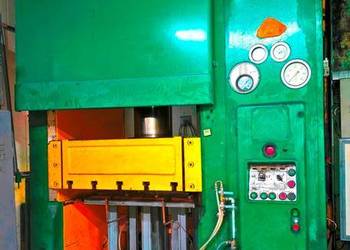 Prasa hydrauliczna 400 ton.