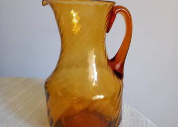 duży szklany dzbanek z okresu PRL