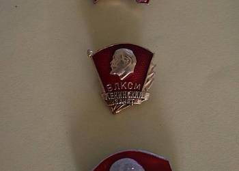 Odznaki z W. Leninem na tle czerwonego sztandaru z lat 70 - 80 tych.ZSRR