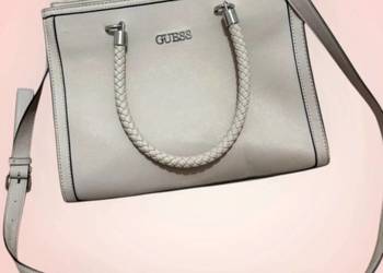 Kremowa torebka Guess