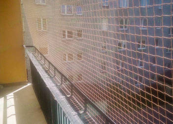 KOCIA SIATKA NA BALKON bez wiercenia Warszawa Montaz Siatek Balkonowych Kot