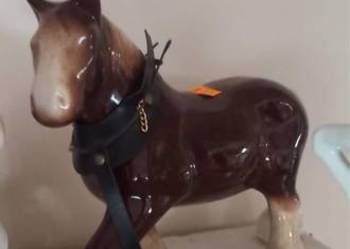 Koń porcelanowy- pociągowy.  Cena 150 zł. Koń porcelanowy- pociągowy.  Cena 150 zł.