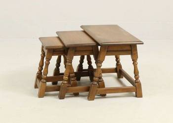 Komplet trzech dębowych stolików nr 20 FiaF