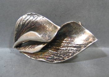 Stara Feministyczna Broszka Srebrna Vintage