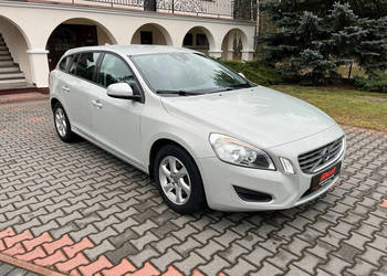 Volvo V60 T4 180 KM Podgrzewane fotele Hak odpinany I (2010-2018)
