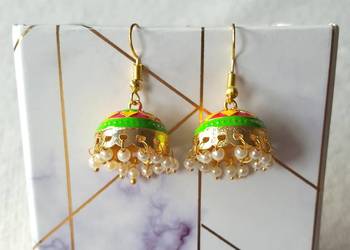 Małe kolczyki indyjskie jhumka jhumki dzwonki złoty kolor neon boho Bollywo