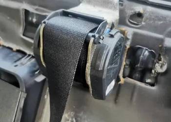 Pas bezpieczeństwa lewy prawy tył BMW E38