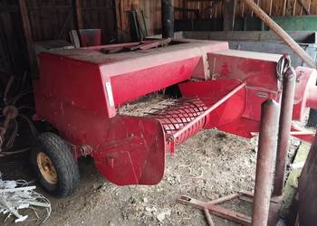 Prasa kostkująca Massey Ferguson 124, MF