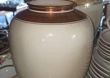 Wazon  Edelstein z porcelany w kolorze ecru. Ze złoceniami.