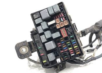 SKRZYNKA BEZPIECZNIKÓW TOYOTA YARIS III Hatchback 1.5 75KM MODUŁ