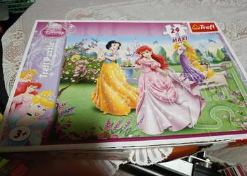 puzzle Trefl Maxi 24 el. Księżniczki Przy Fontannie 